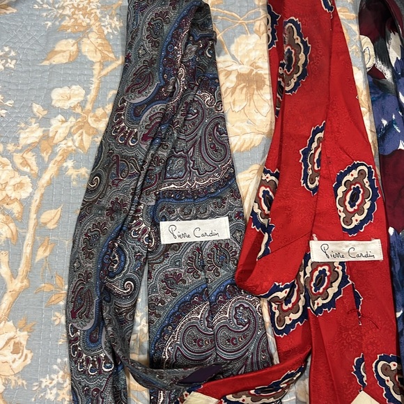 3 Pierre Cardin ties; 2 vintage and 1 silk - Picture 6 of 6